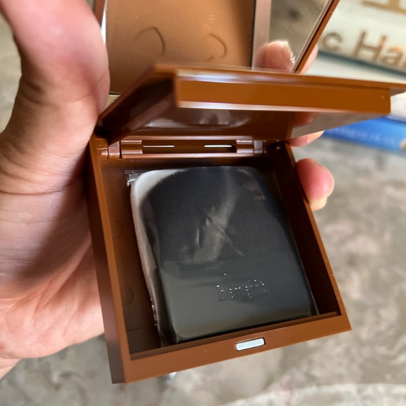 Hello Happy Velvet Powder Foundation 12 - Picture 6 of 8